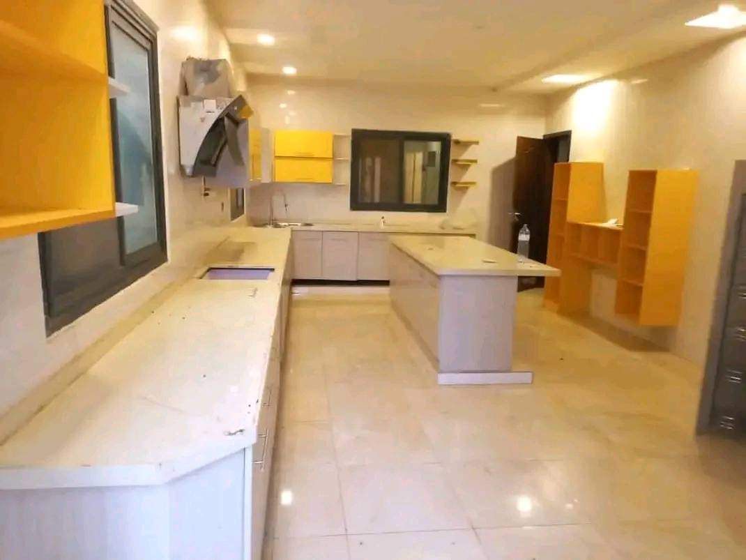 BELLE VILLA BASSE 08 PIÈCES À LOUER OUAGA 2000 ZONE B