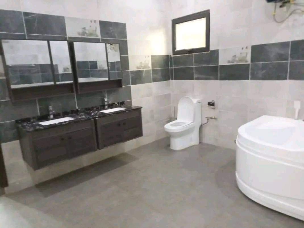 BELLE VILLA BASSE 08 PIÈCES À LOUER OUAGA 2000 ZONE B