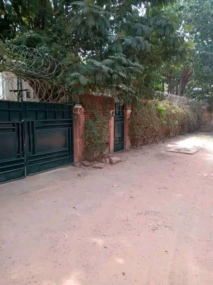 BELLE VILLA BASSE 04 PIÈCES + PISCINE À VENDRE AU CENTRE VILLE