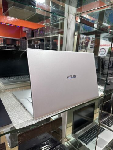 Asus VivoBook 17 ryzen3 10th génération model silmé 2.60GHz 20GB ram 512GB SSD + 1To HDD écran 17 clavier numérique