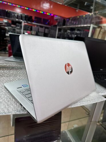 Hp envy core i7 6th génération model silmé 2.60GHz 8GB ram 512ssd