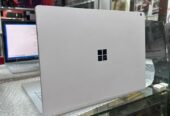 Surface book 1832 core i5 8th génération model silmé 4cœur processeur 8GB ram 256GB SSD