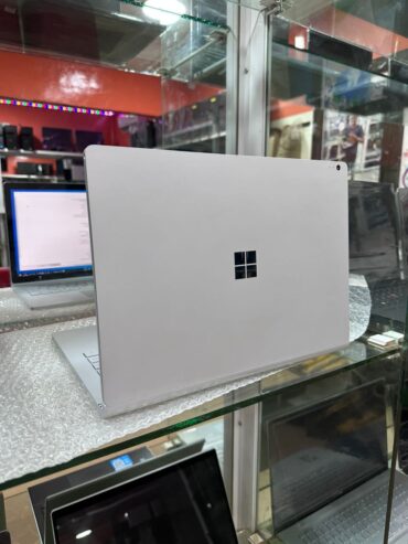 Surface book 1832 core i5 8th génération model silmé 4cœur processeur 8GB ram 256GB SSD