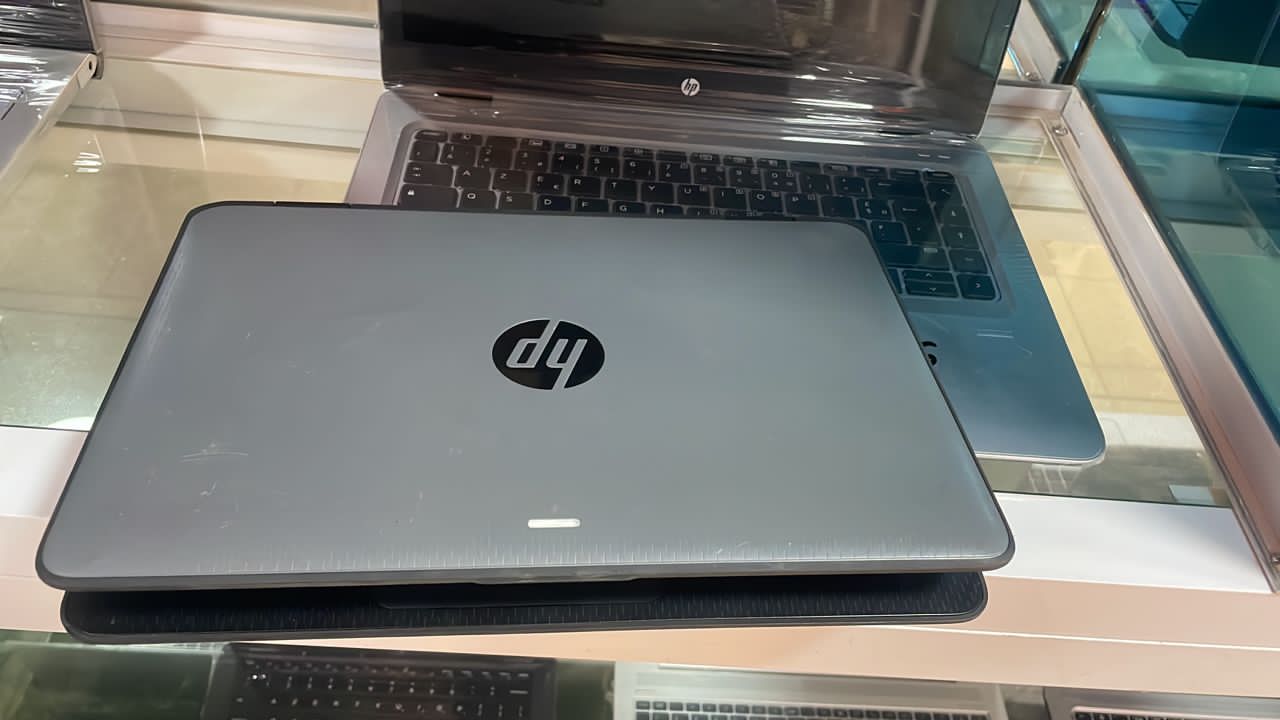 Hp intel inside 8gb de ram et 128gb de mémoire interne