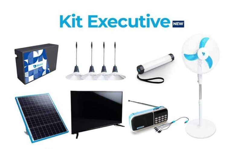 Kits solaires (télé batterie, ampoules, plaque, chargeur)