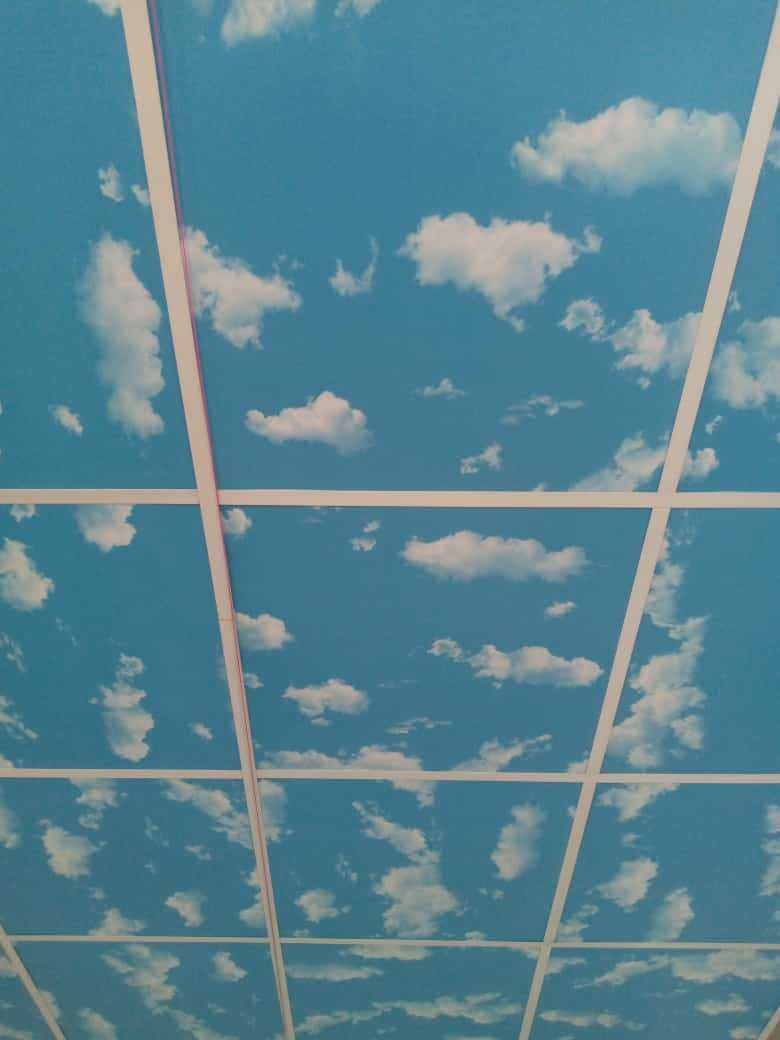 Plafond accoustique bleu ciel