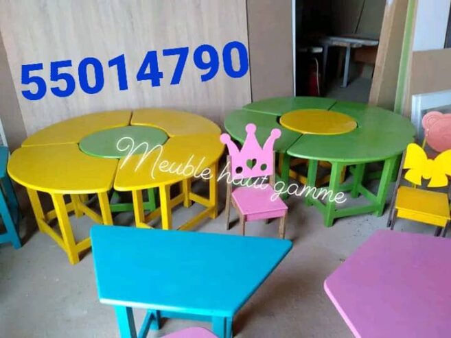 Jouets et tables pour maternelle