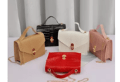 Foulard mousseline et abiba plus des petits sacs a main