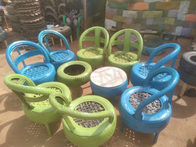 DES CHAISES EN PNEUS