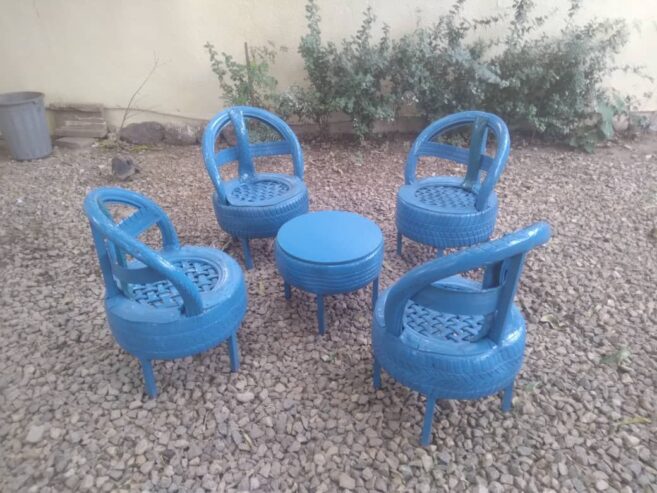 DES CHAISES EN PNEUS