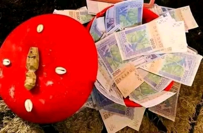LE VRAI PORTEFEUILLE MAGIQUE EN EURO, PUISSANT MARABOUT DU VRAI PORTE MONNAIE MAGIQUE, tel: +229 56 84 41 71 vrai multiplication d’argent en euros, en dollars et en fcfa